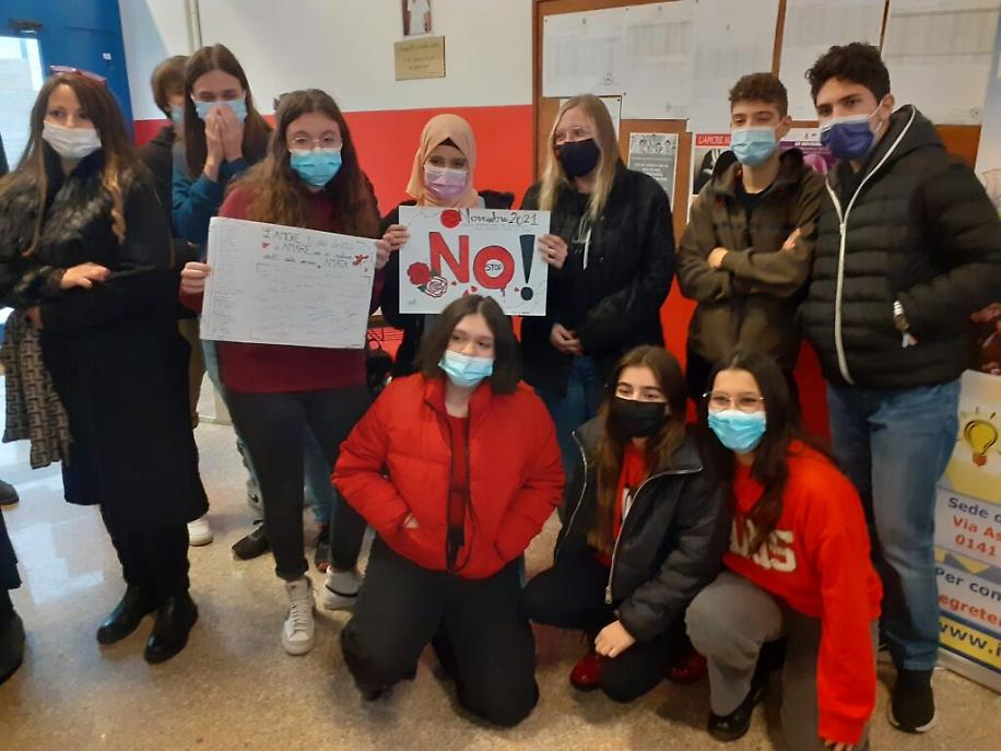 Artom panchine rosse 3