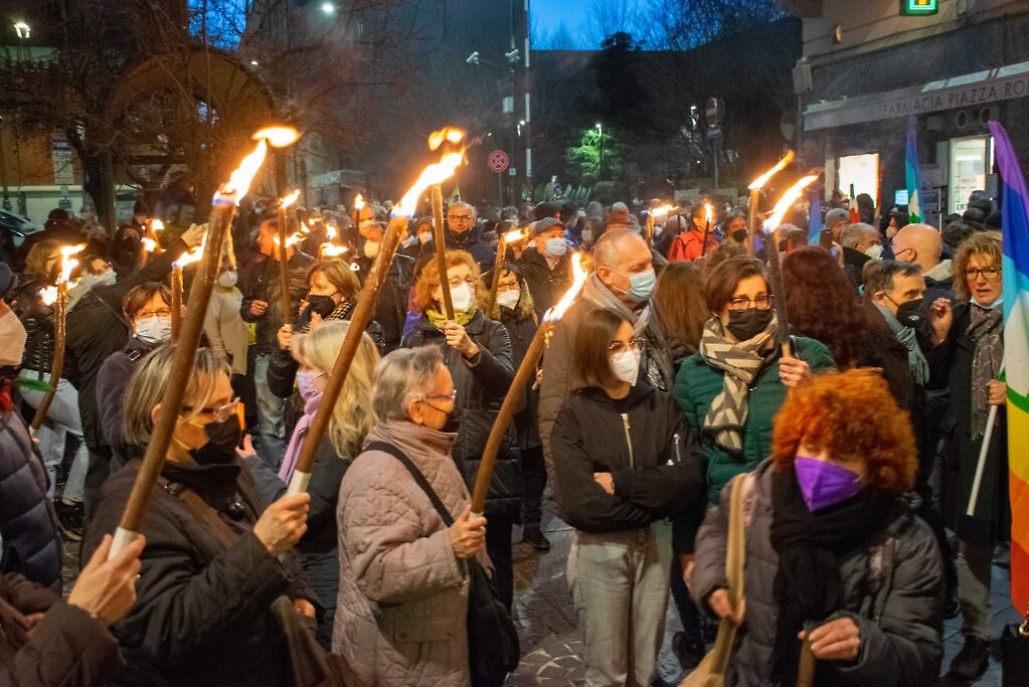 Fiaccolata per la pace in Ucraina24