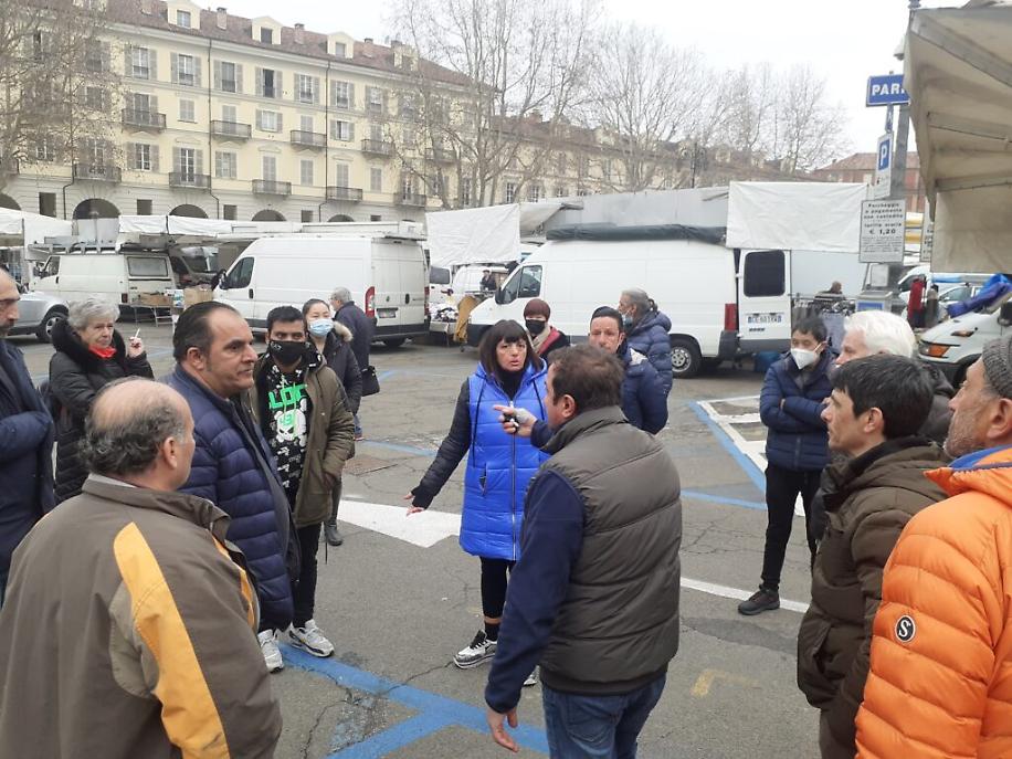 Mercato piazza Alfieri 01