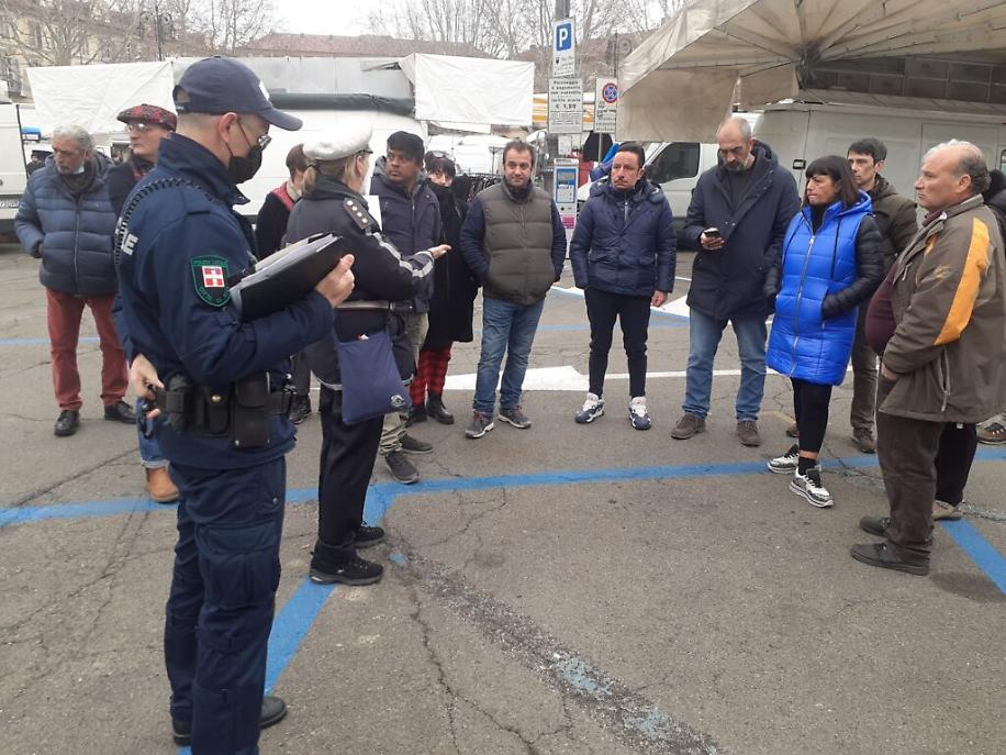 Mercato piazza Alfieri 02