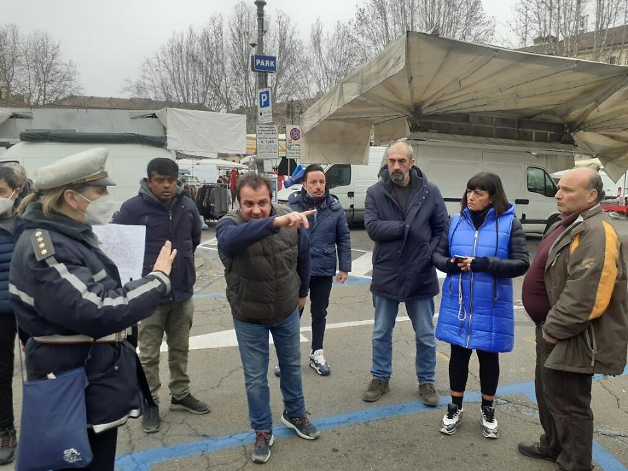 Mercato piazza Alfieri 03