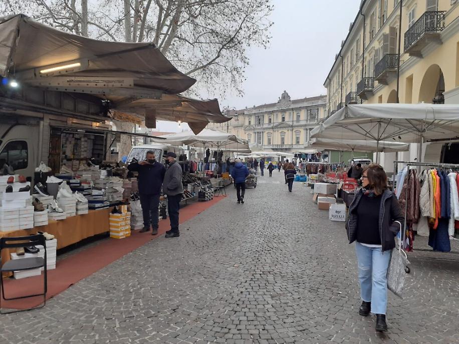 Mercato piazza Alfieri 07