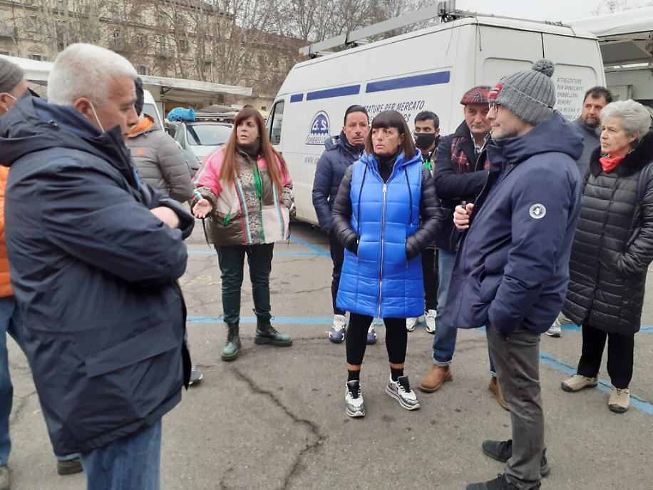 Mercato piazza Alfieri 10