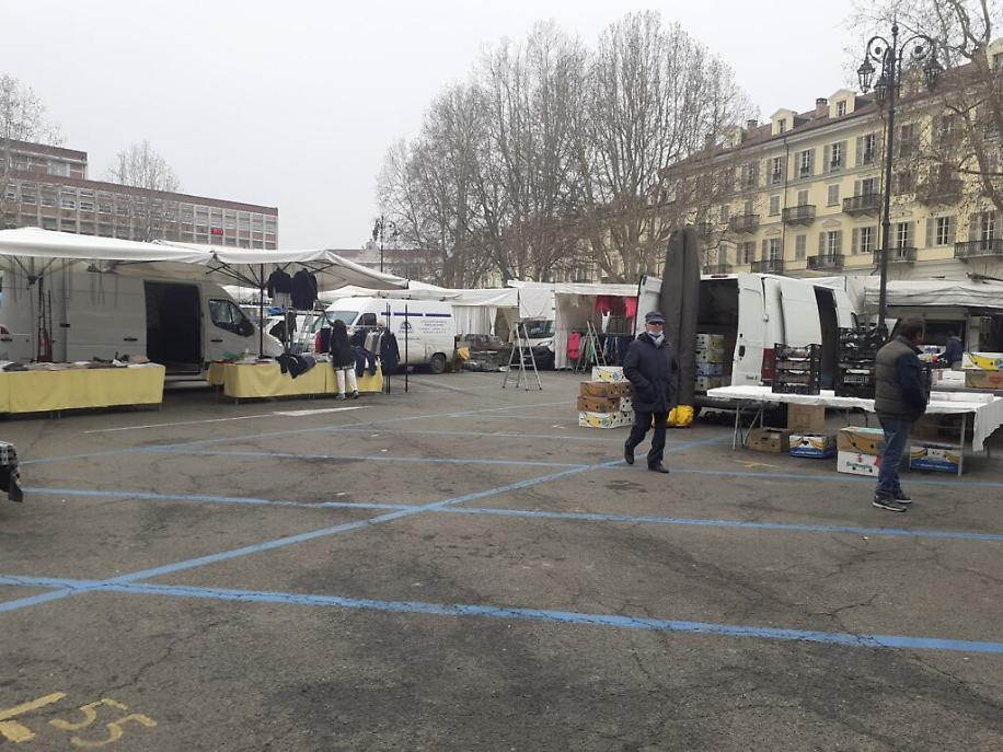 Mercato piazza Alfieri 12