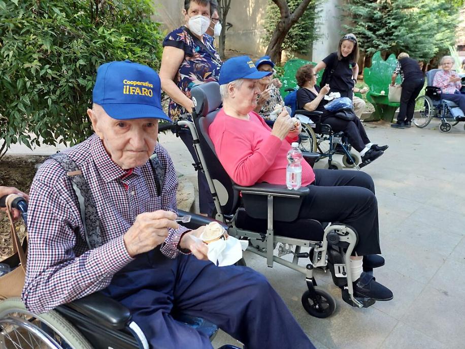 corteo anziani casa di riposo san giuseppe2