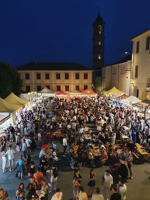 Piazza Alfieri ed i banchi della gastronomia