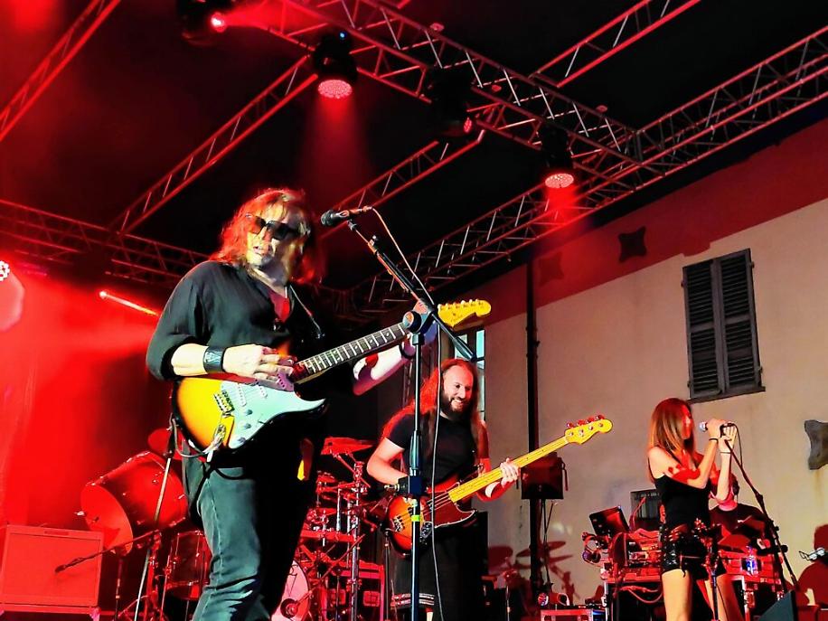 290949933_571168834392506_5119558077573832549_n