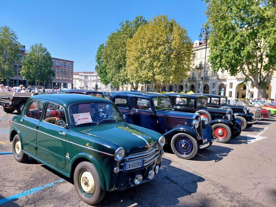31&deg; interclub auto storiche piazza Alfieri Asti14