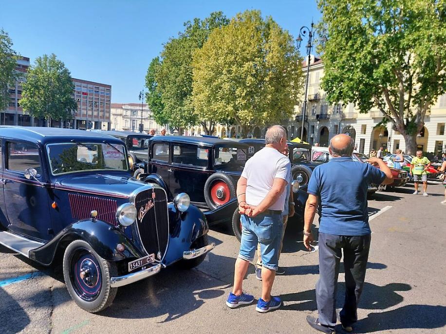 31&deg; interclub auto storiche piazza Alfieri Asti17