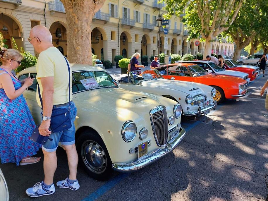 31&deg; interclub auto storiche piazza Alfieri Asti4