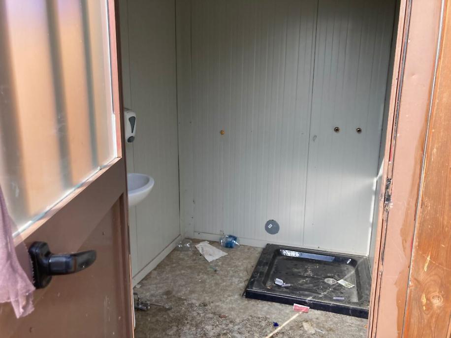 135FFA5B-DCD5-40E2-A0AF-304CA06DDA84