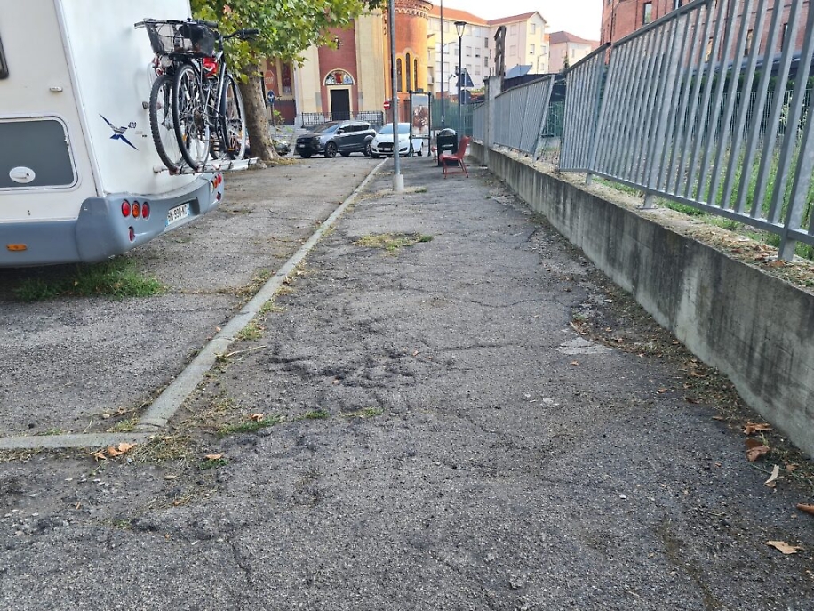 Pulizia via al Santuario Asti1