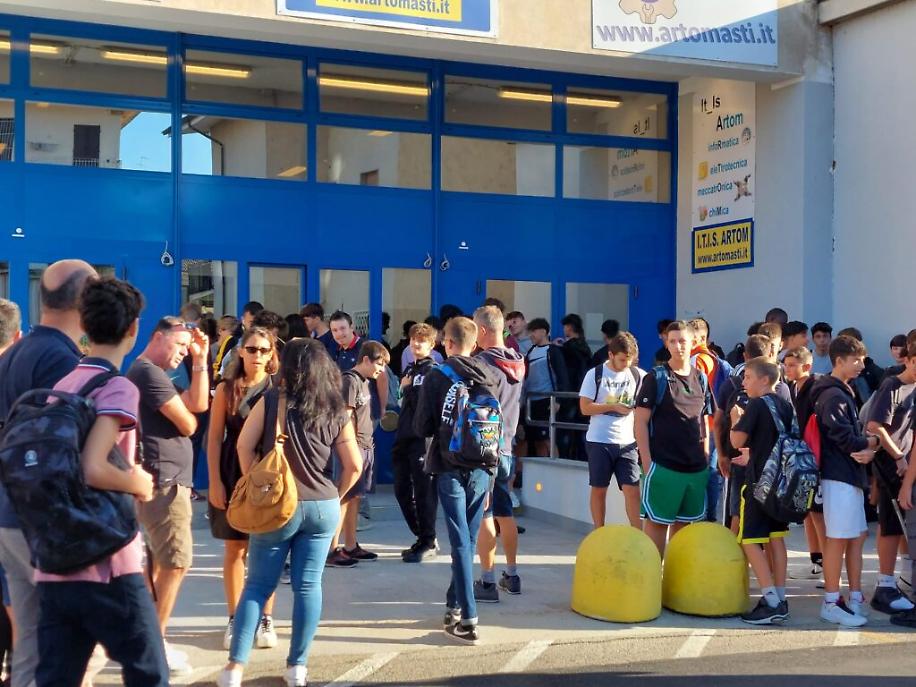 Primo giorno di scuola 2022 Artom 3