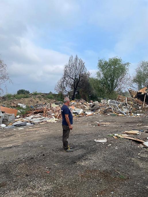 lavori al campo rom di via guerra1