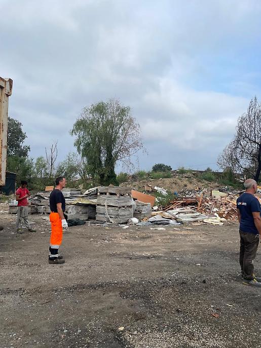 lavori al campo rom di via guerra2