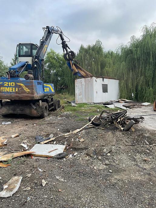 lavori al campo rom di via guerra3