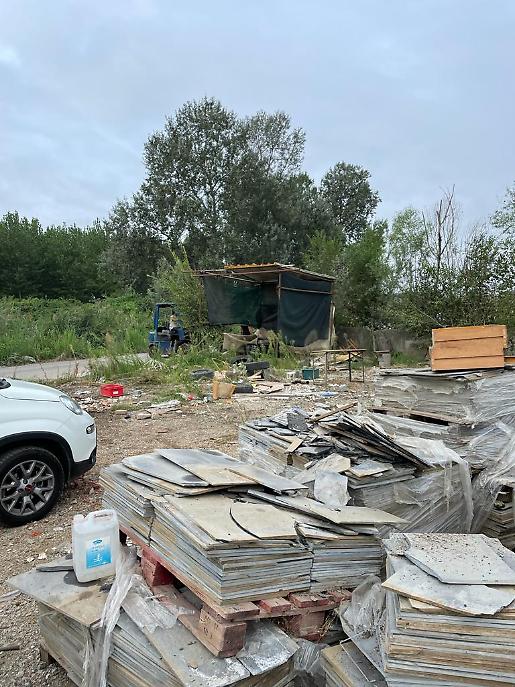 lavori al campo rom di via guerra5