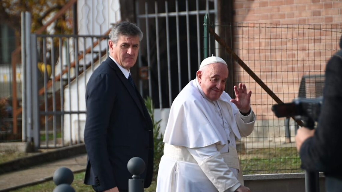 L'arrivo del Papa a Portacomaro stazione2