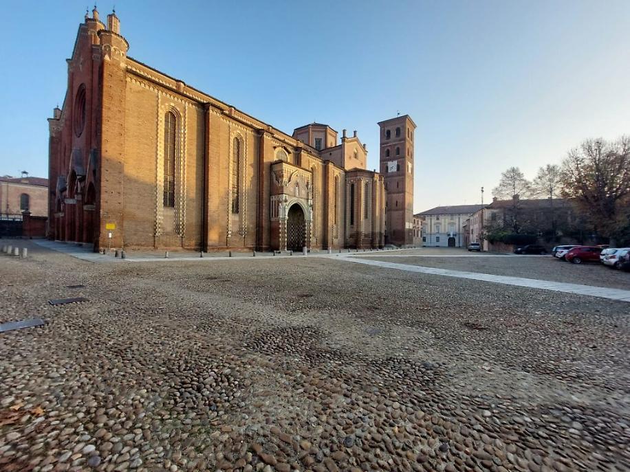 piazza Cattedrale Asti12