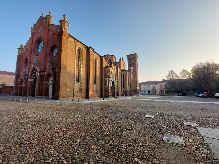 piazza Cattedrale Asti15