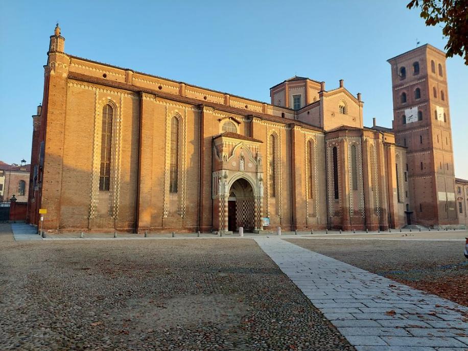 piazza Cattedrale Asti16