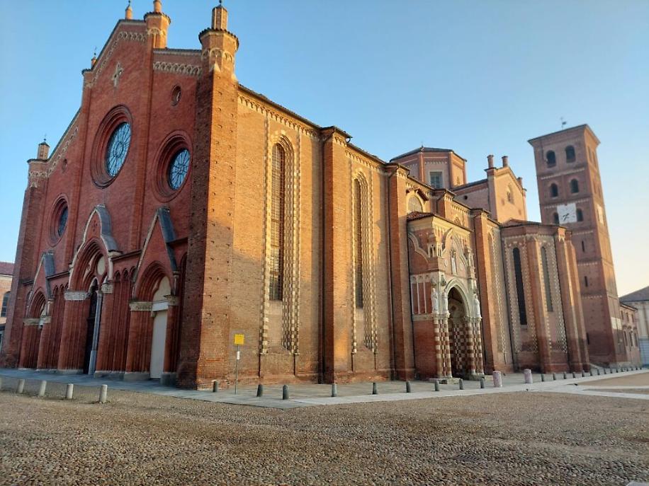 piazza Cattedrale Asti3