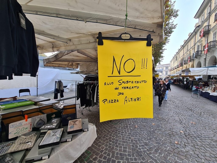 protesta piazza alfieri