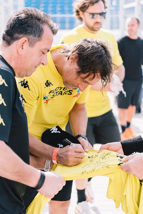 64e5e268-0eb2-43ce-ad93-81d4d3827e32