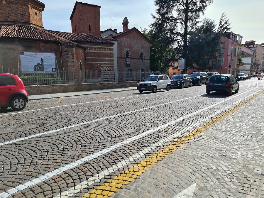 Nuova segnaletica orizzontale corso Alfieri ciclabile8