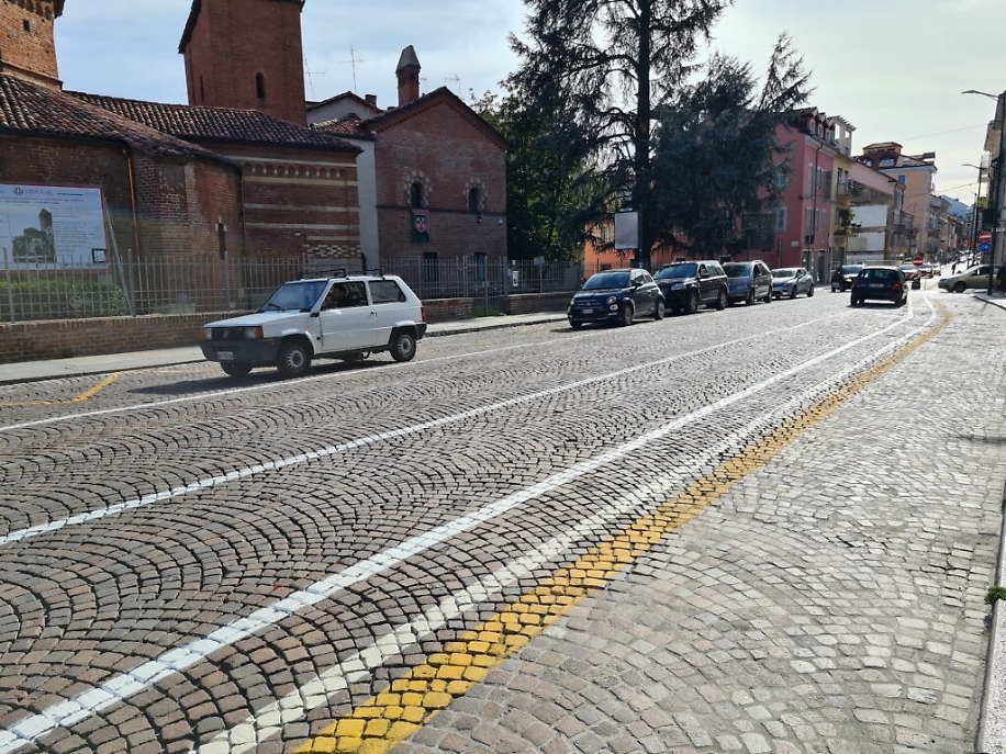 Nuova segnaletica orizzontale corso Alfieri ciclabile9