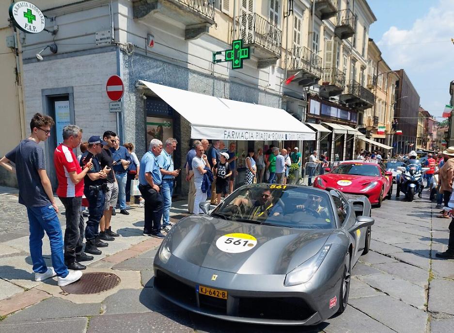 1000 Miglia ad Asti - Raduno delle Ferrari42
