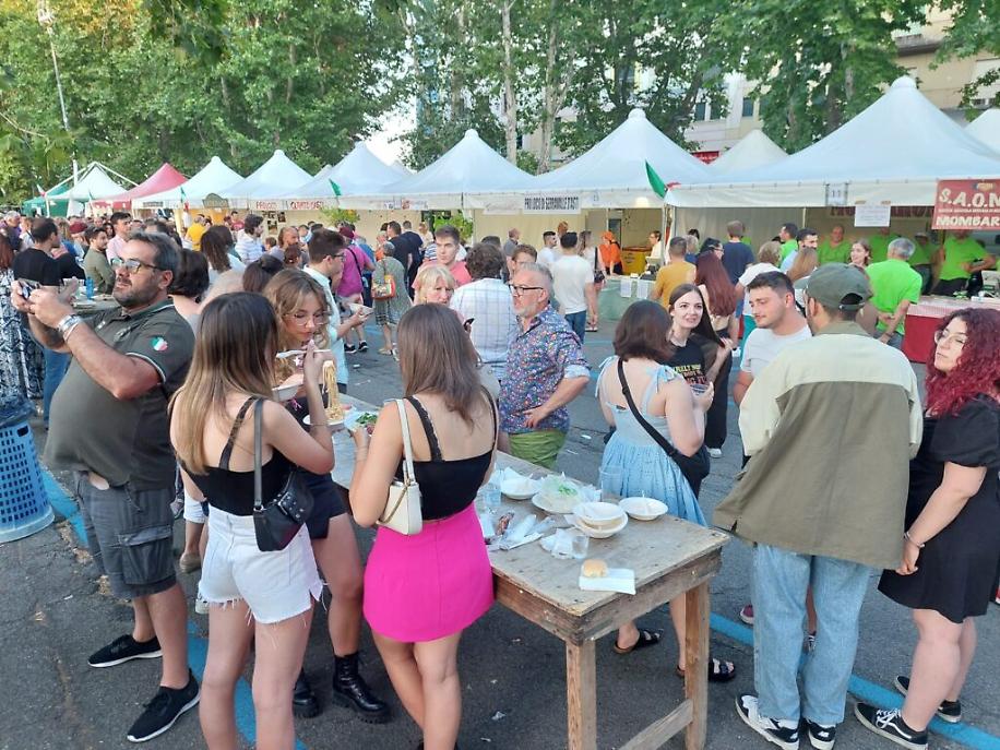 353865273_792401718935882_6792528737455878499_n