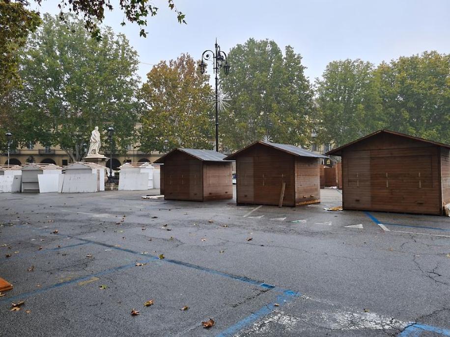 Allestimento Magico Paese di Natale 2023 piazza Alfieri13_risultato