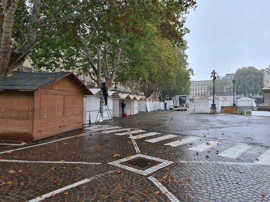 Allestimento Magico Paese di Natale 2023 piazza Alfieri1_risultato