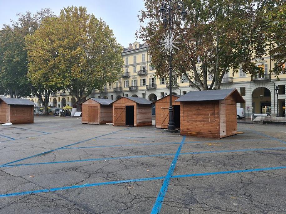 Allestimento Magico Paese di Natale 2023 piazza Alfieri5_risultato