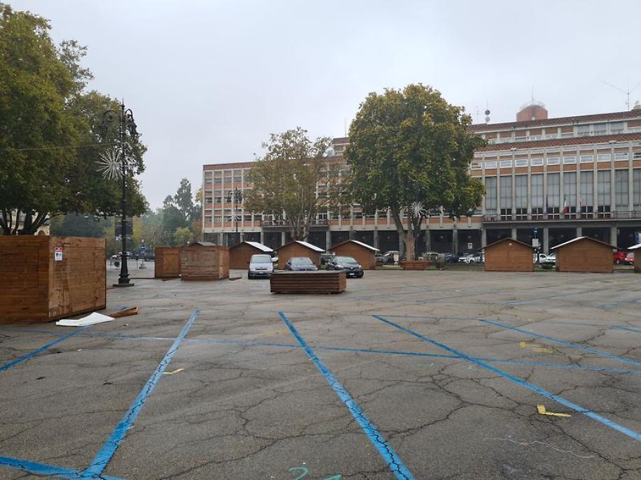 Allestimento Magico Paese di Natale 2023 piazza Alfieri6_risultato