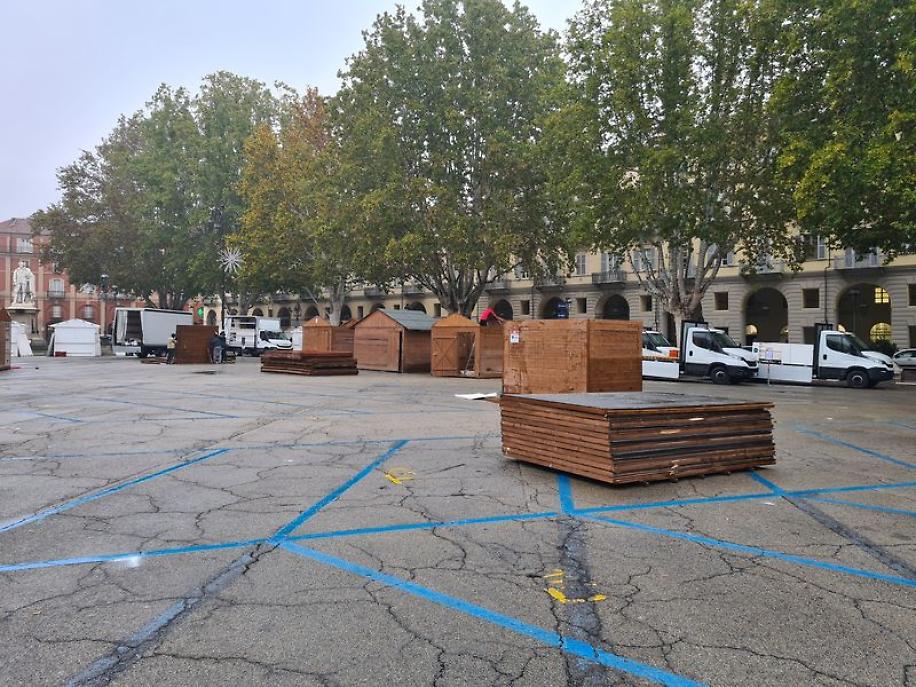 Allestimento Magico Paese di Natale 2023 piazza Alfieri8_risultato