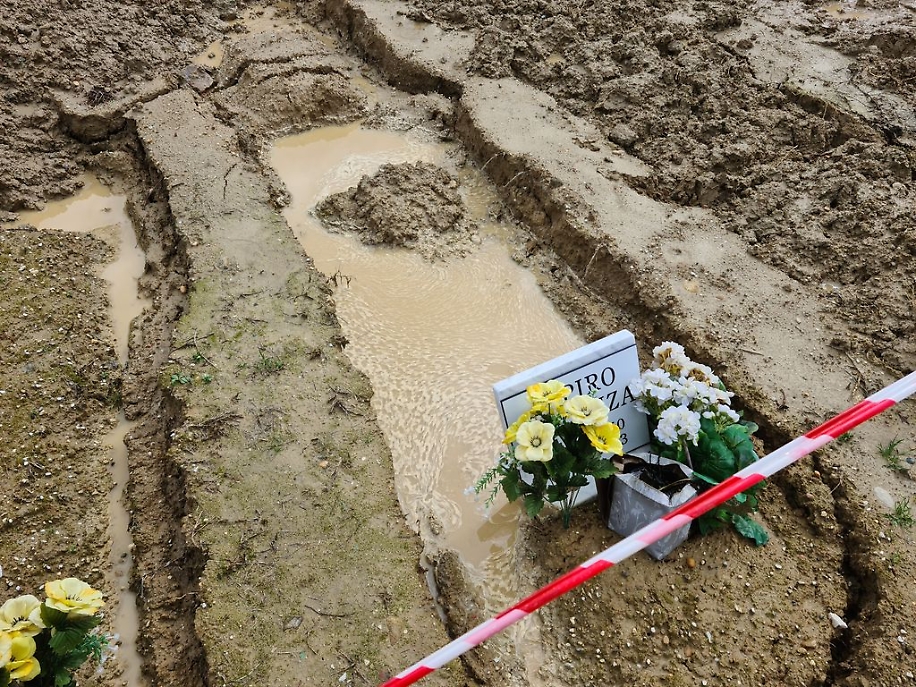 Tombe affossate cimitero di Asti risultato