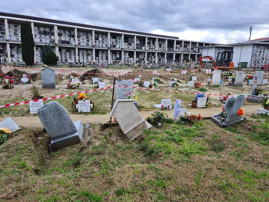 Tombe affossate cimitero di Asti risultato