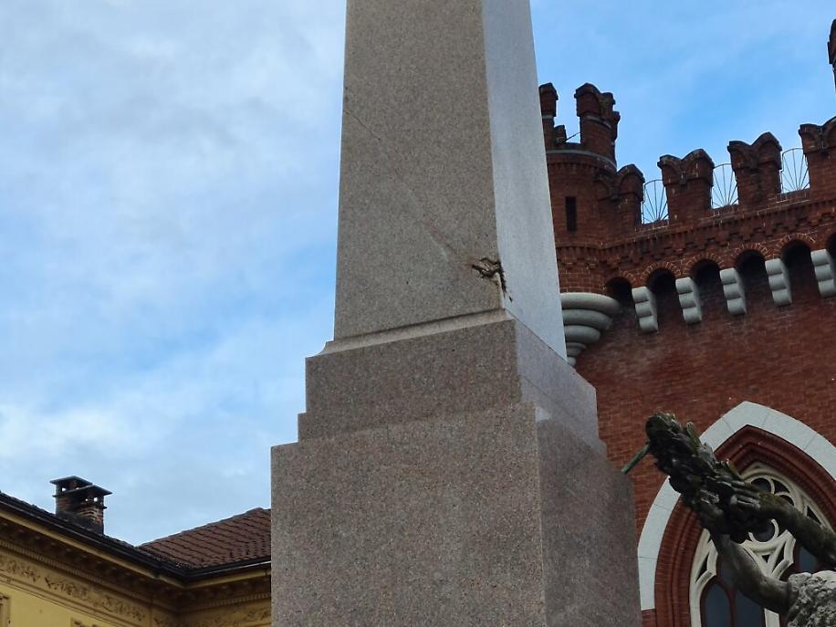 monumento piazza roma