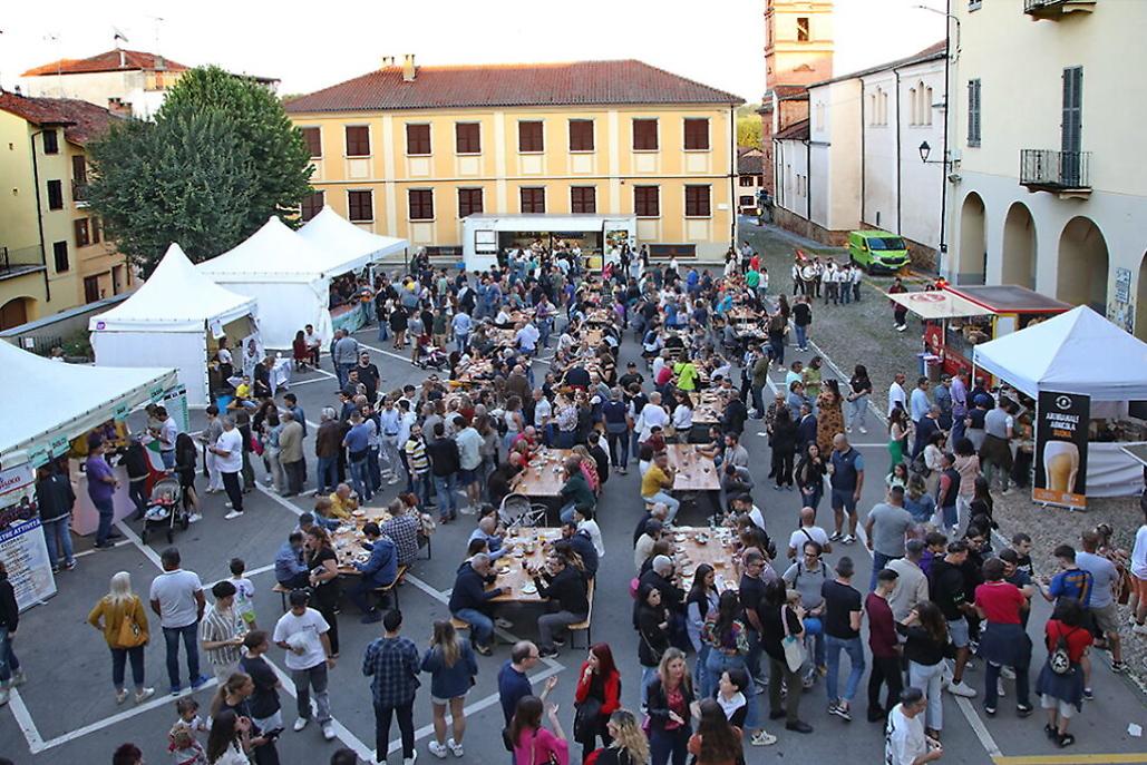 l'area della ristorazione in piazza Alfieri