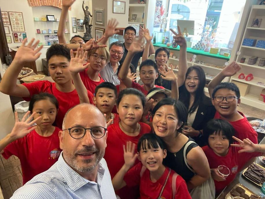 Delegazione giovani cinesi ad asti