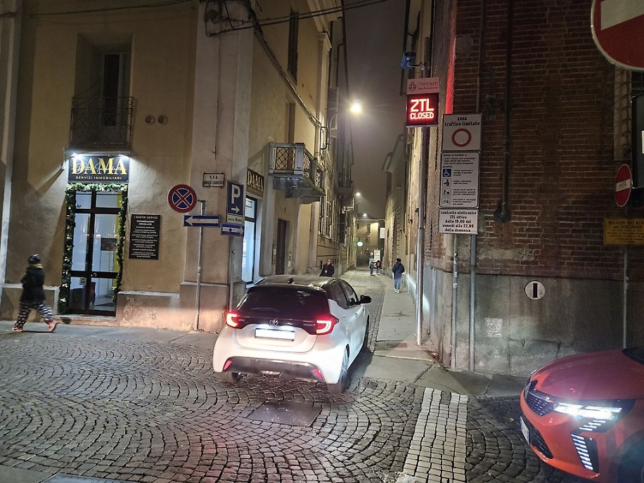 Prime ore di Ztl in via Rossi e piazza Roma risultato