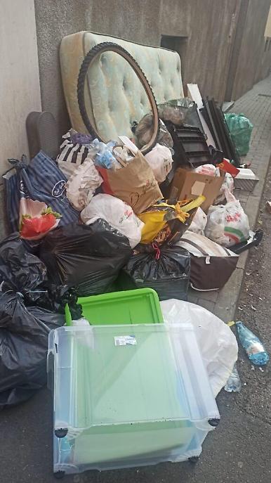 Rifiuti abbandonati in via Malta ad Asti