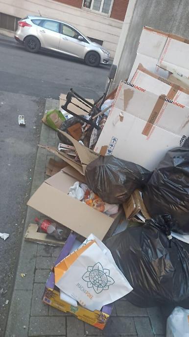 Rifiuti abbandonati in via Malta ad Asti