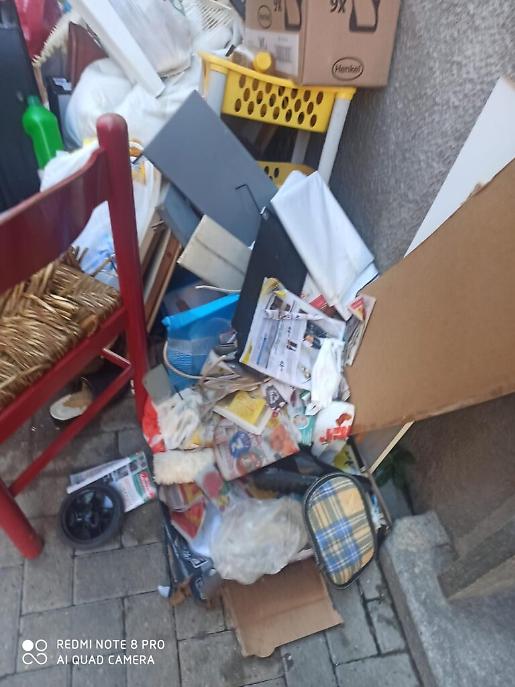 Rifiuti abbandonati in via Malta ad Asti
