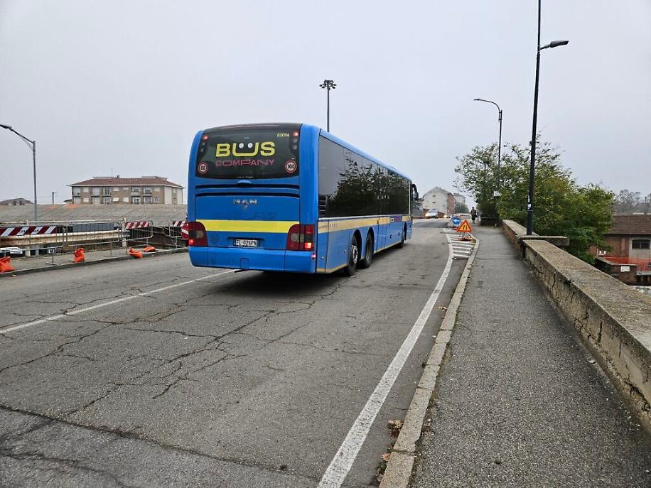 Traffico primo giorno lavori sul ponte Ogerio di corso Savona ad Asti
