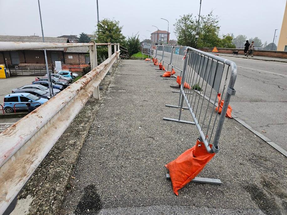 Traffico primo giorno lavori sul ponte Ogerio di corso Savona ad Asti