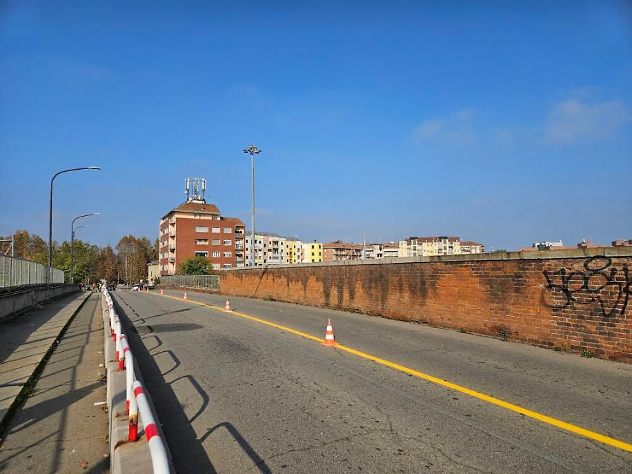 Traffico primo giorno lavori sul ponte Ogerio di corso Savona ad Asti