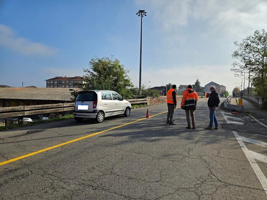Traffico primo giorno lavori sul ponte Ogerio di corso Savona ad Asti